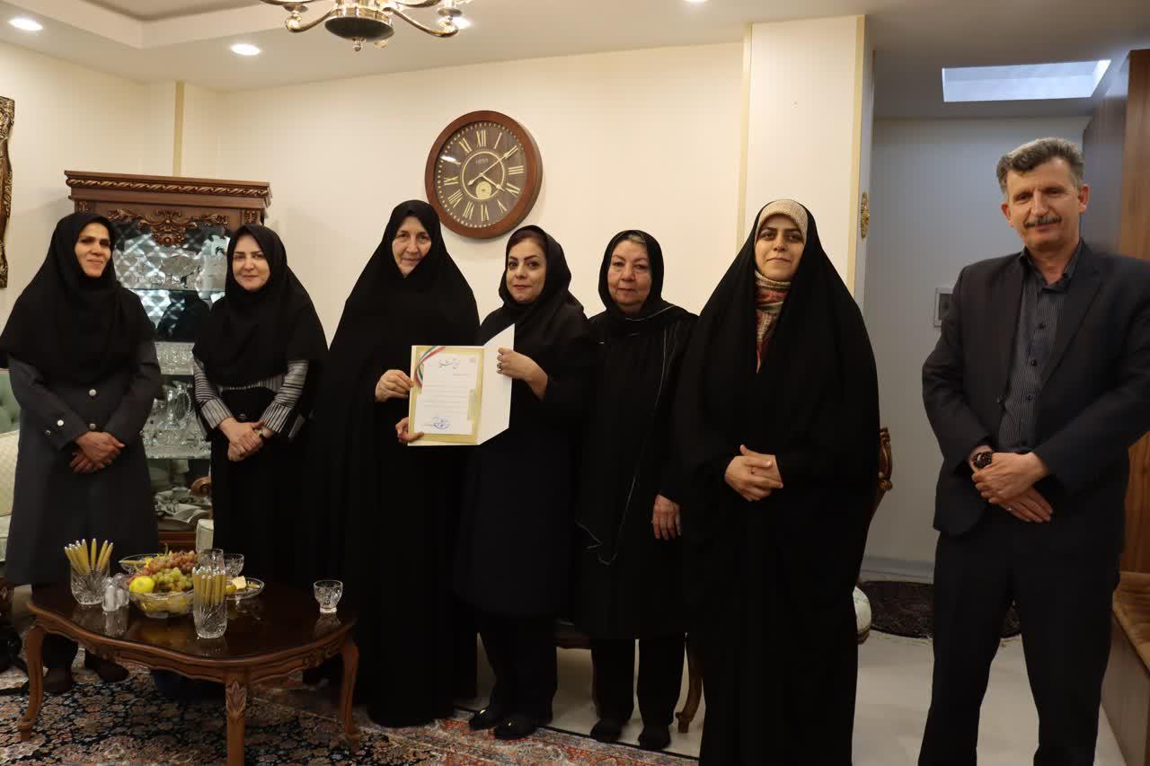دیدار مسئولان دانشگاه علوم پزشکی اراک با فرزند شهید به مناسبت هفته پرستار